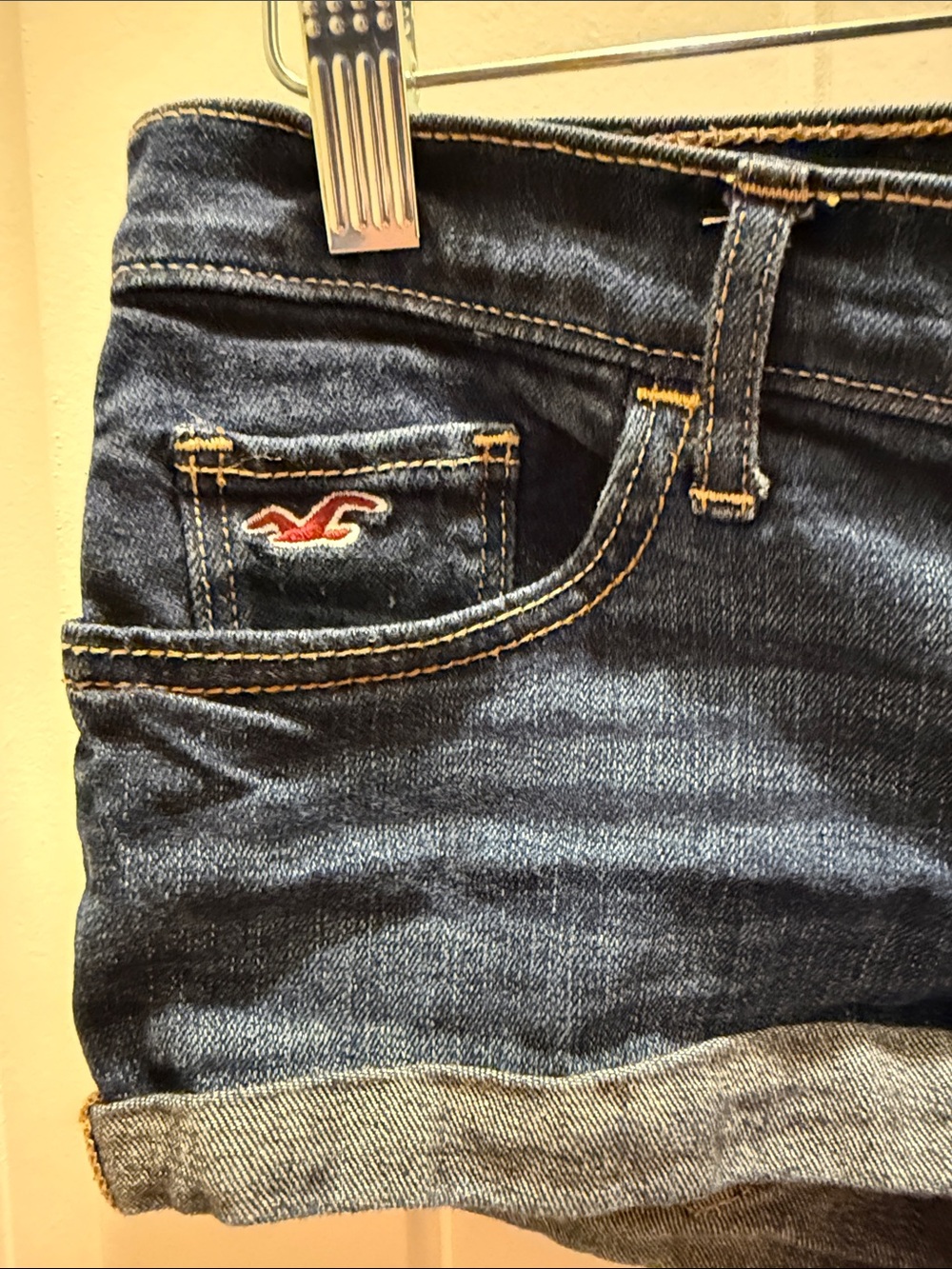 Hollister Junior Women's Dark Blue Rolled Cuff Denim Shorts (3/26) - Picture 2 of 7